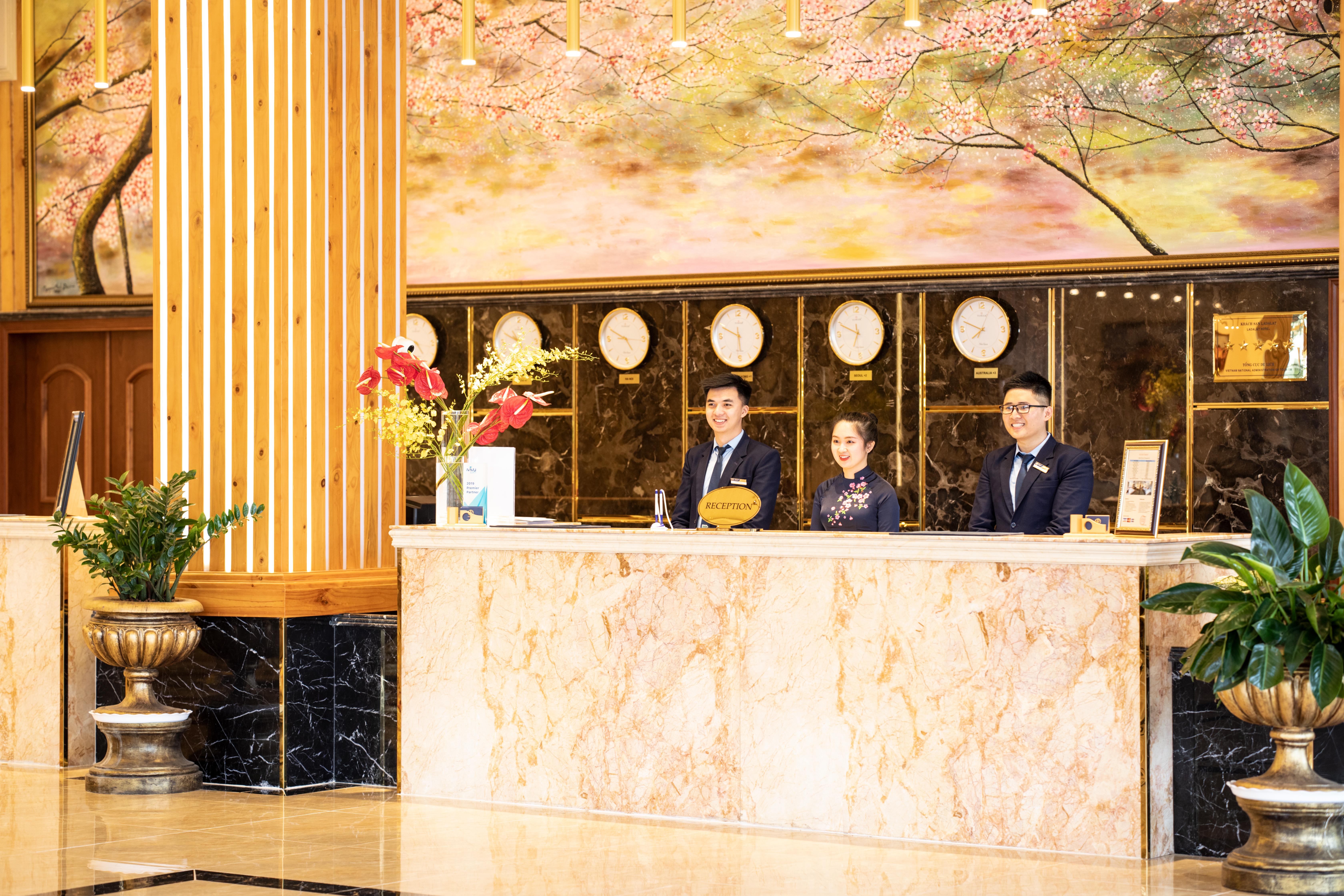 Ladalat Hotel Екстер'єр фото